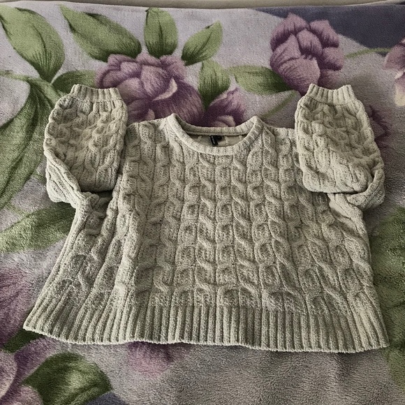 Moon & Madison Beautiful Cropped Sweater - Picture 3 of 8